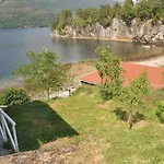 度假居 Lovely Home In Eikelandsosen With Sauna